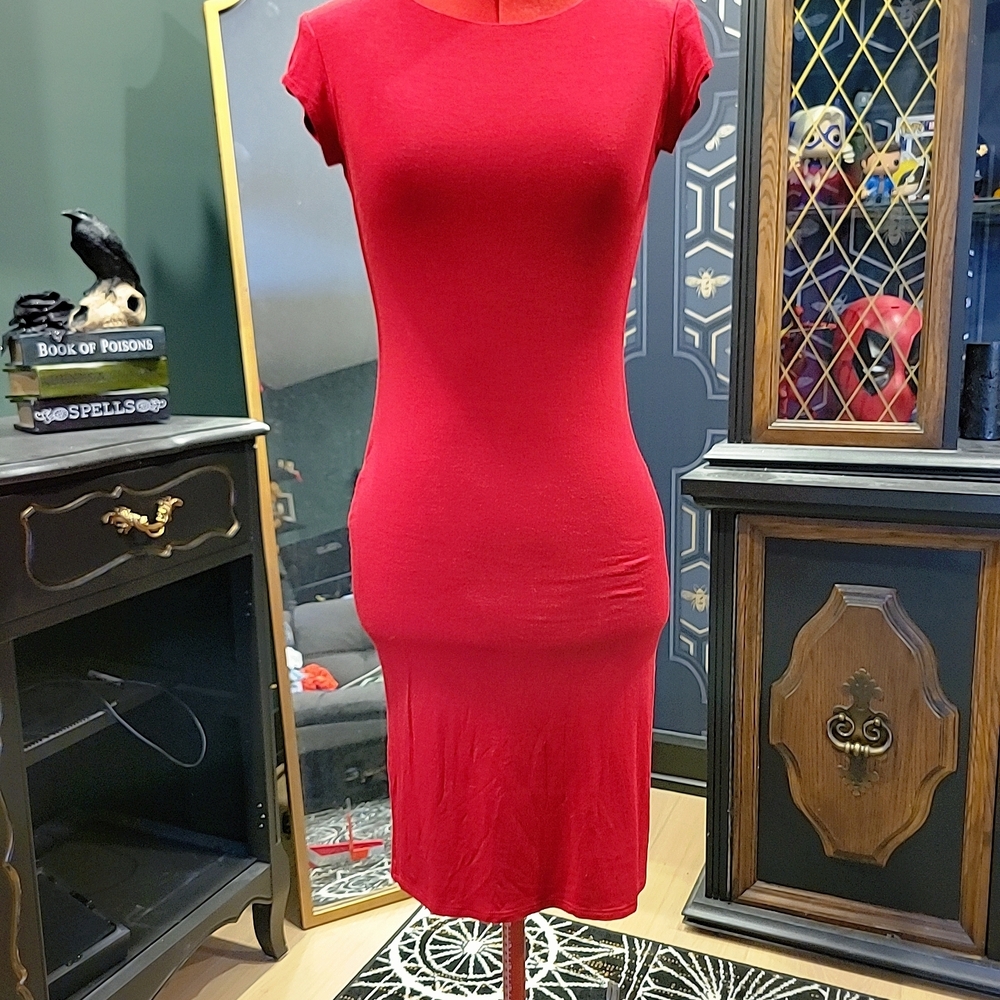 Velvet Torch Classic Red Midi Dress